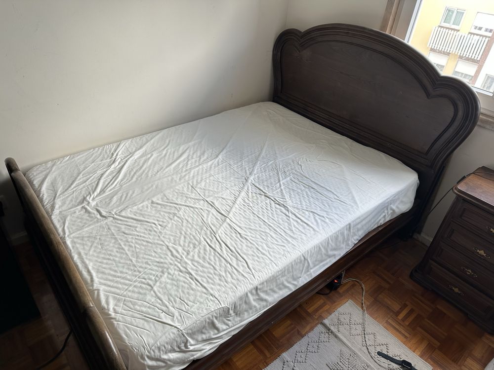 Quarto (Cama/Mesa Cabeceira/Escrivaninha ) - Paços de Ferreira
