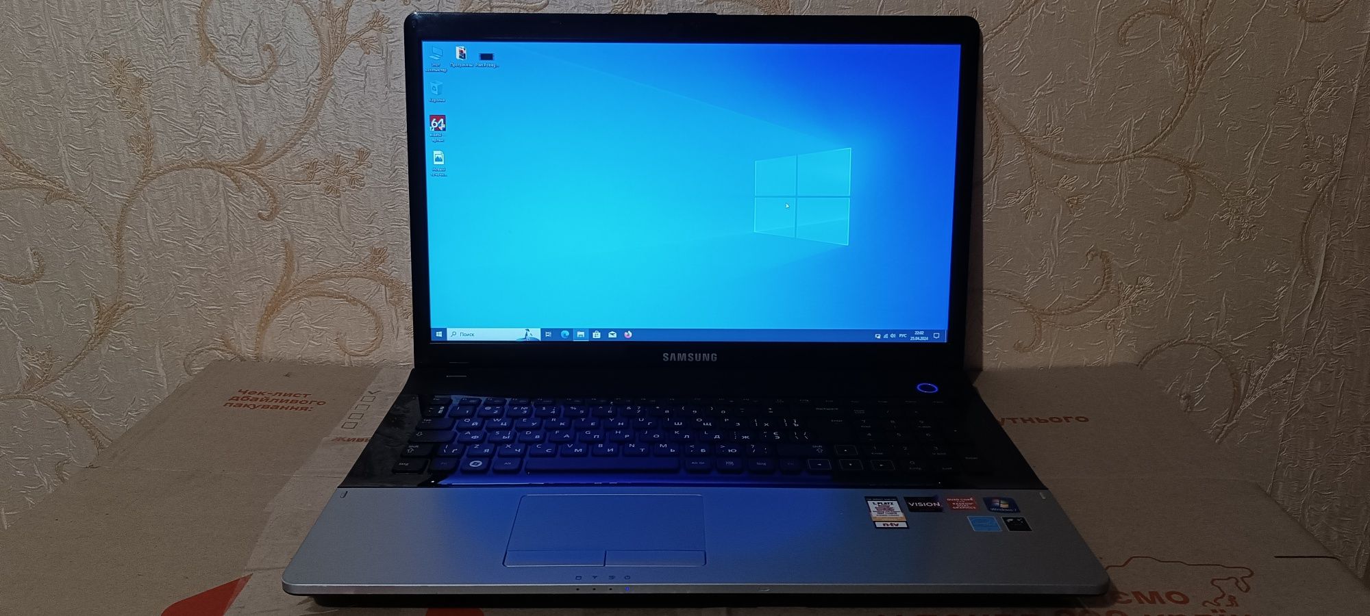 Большой ноутбук 17.3" Samsung 305E