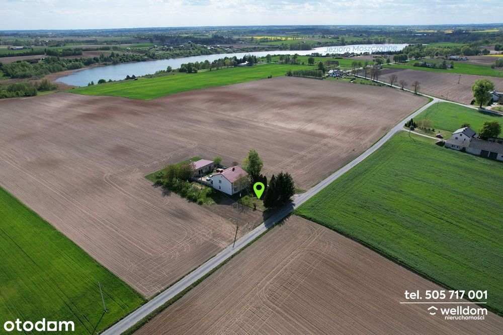 Dom w pobliżu jeziora