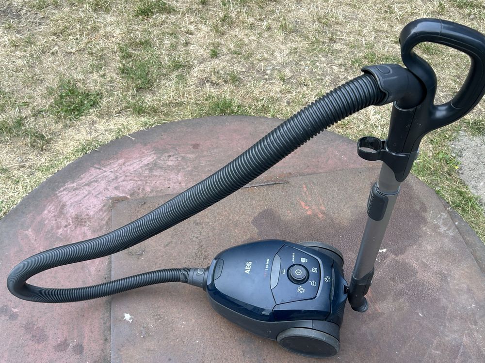 Odkurzacz AEG -ZN Z1/ VX82-1-25-T