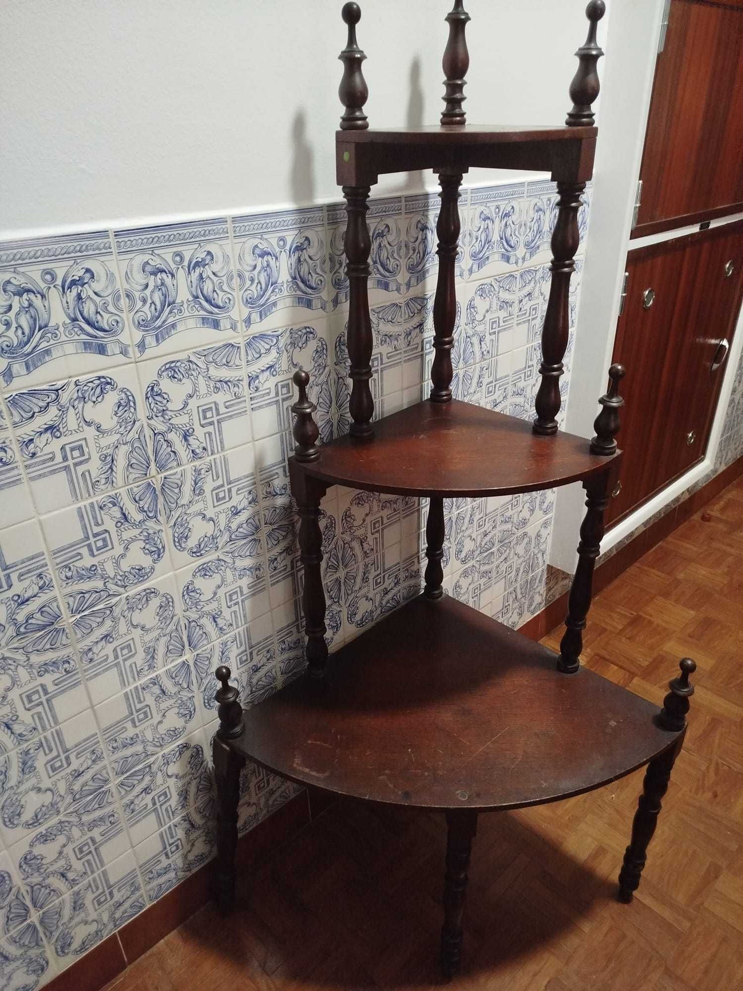 Móveis e peças decorativas