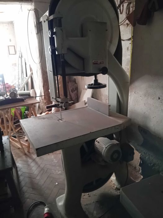 Vendo maquinas carpintaria são 8 maquinas 1 compressor 2 esmeril