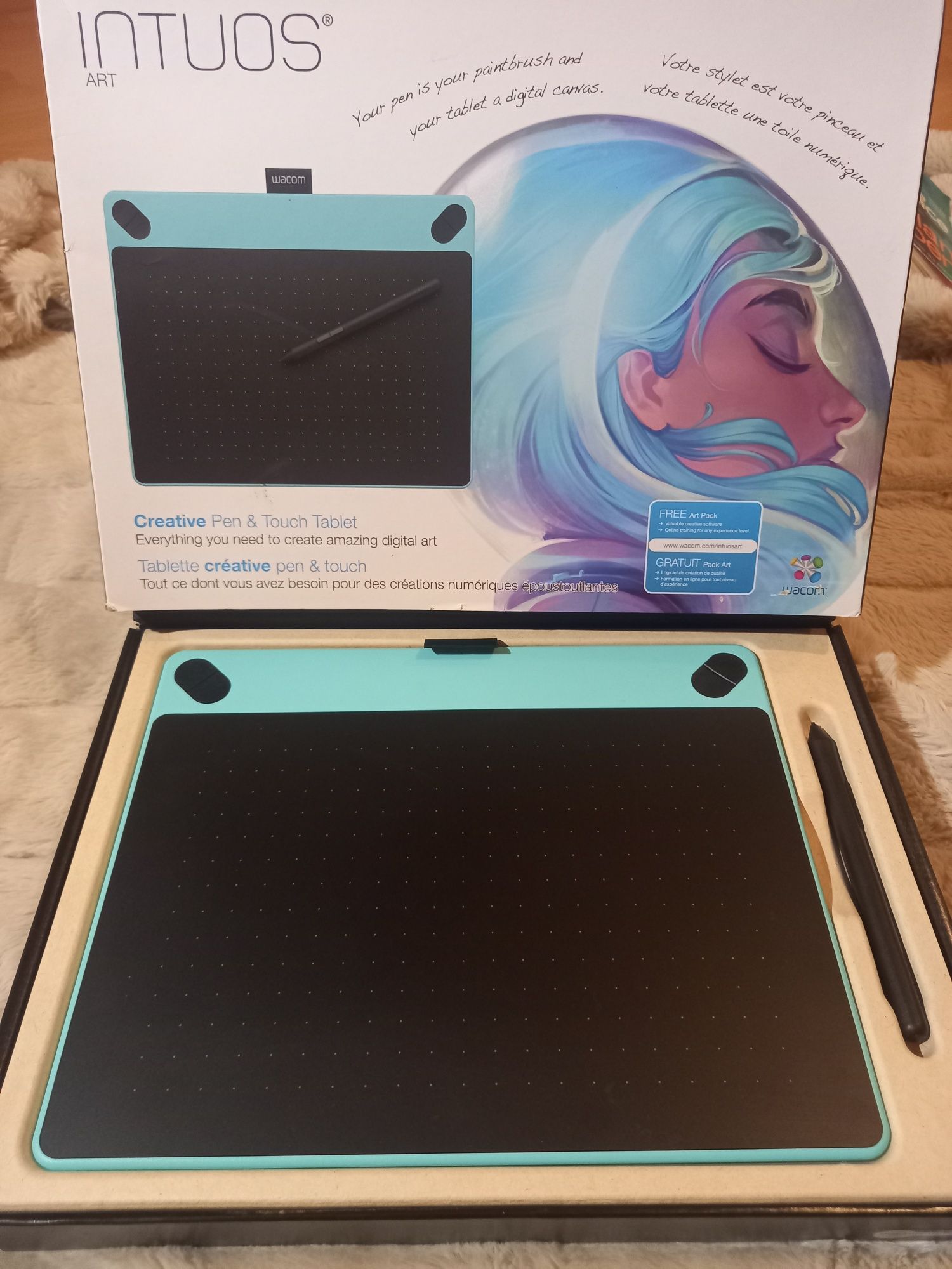 Tablet graficzny Wacom Intuos Art jak nowy w pudełku