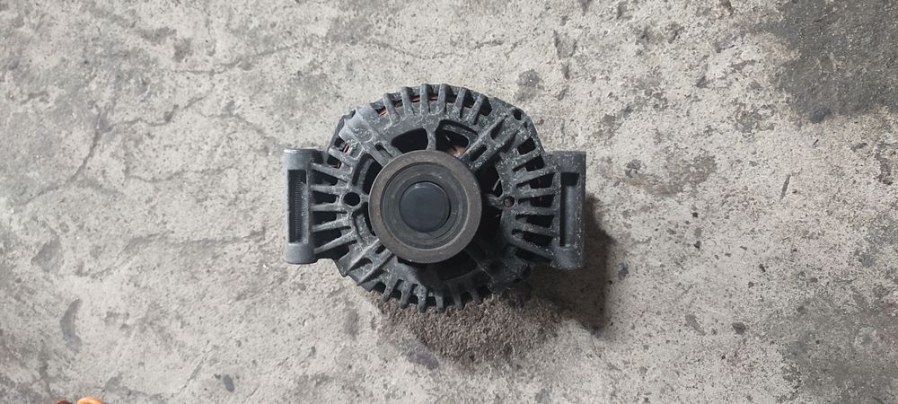 Генератор 2.0 Tfsi Audi A4 B7 S-Line 150A 06D903016 Valeo гарний стан