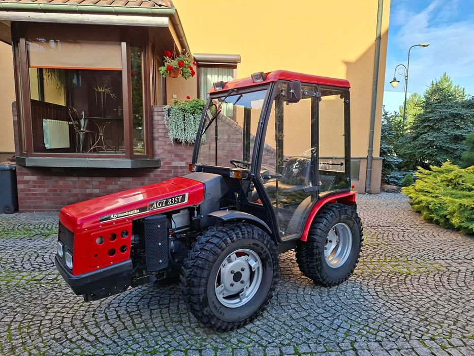 Kubota AGT 835 T  Ciągnik komunalny ogrodniczy AGT 835T