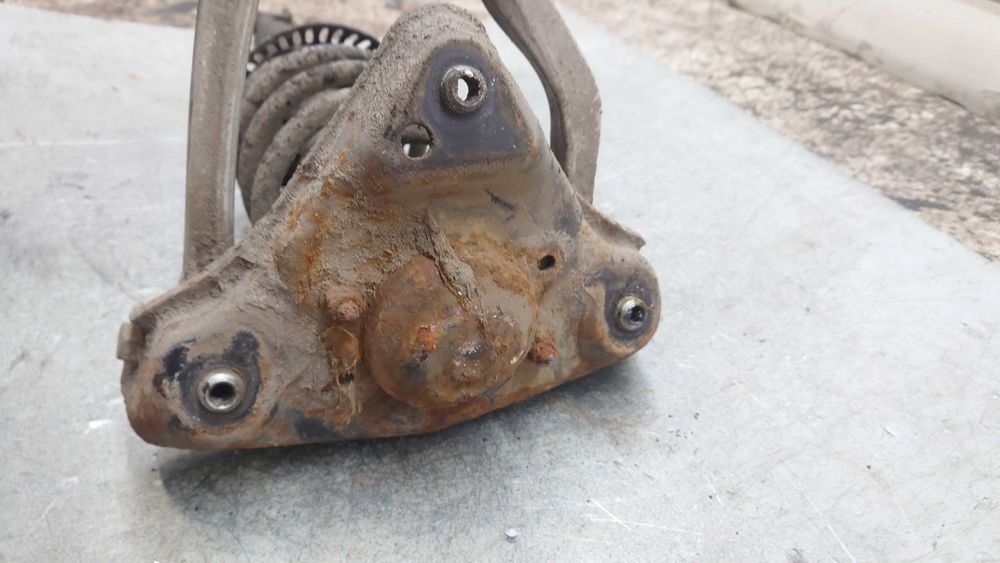 VW Audi A4 B5 Passat B5 Amortyzator Mocowanie Wspornik Prawy Przód