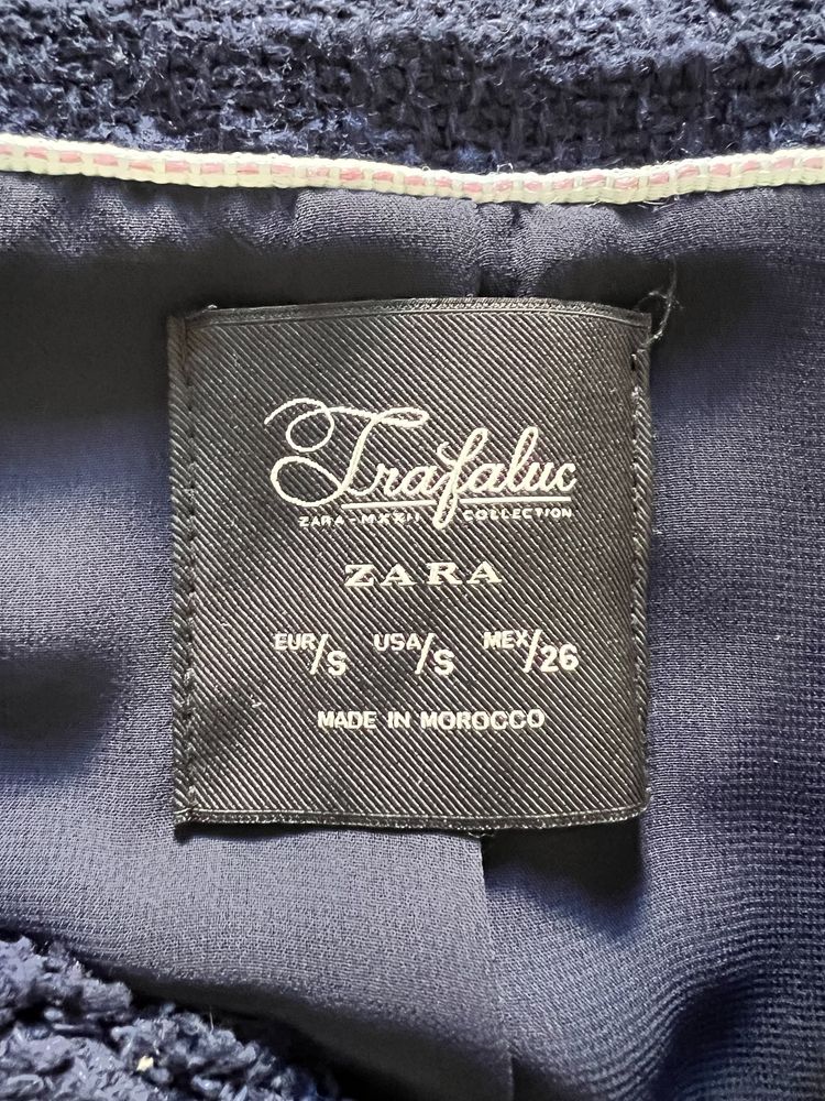 Casaco azul escuro com tachas Zara