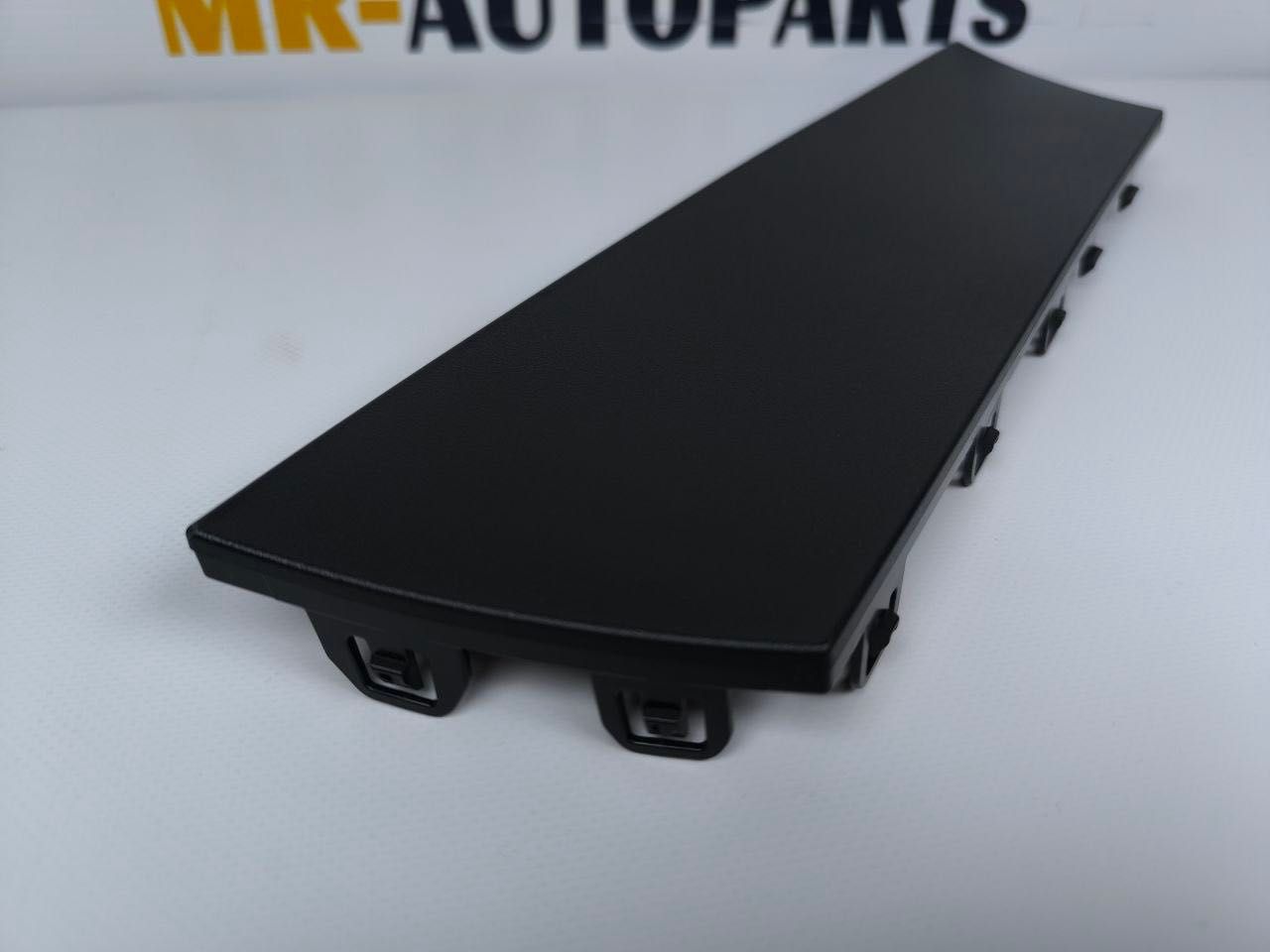 Накладка заглушка крюка фаркопа Tesla Model Y 1494009-00-A