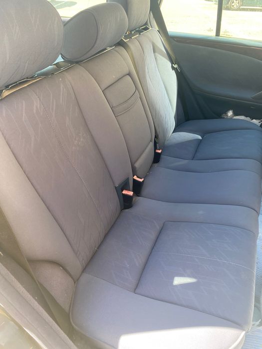 Um carro barato a precisar de arranjos