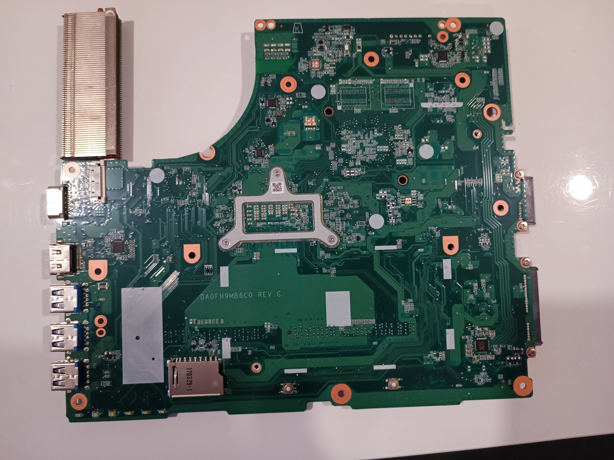 Uszkodzona płyta główna do Fujitsu Lifebook A555 i3-5005U