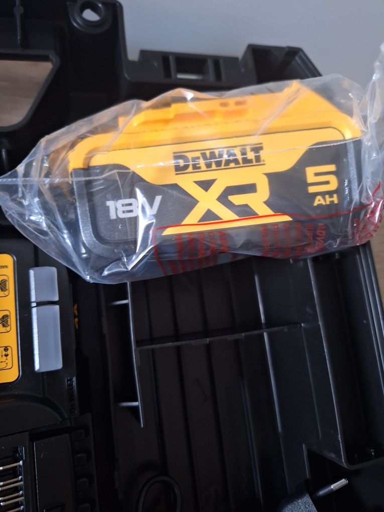 Wiertarko-wkretarka z udarem Dewalt DCD709 NOWY