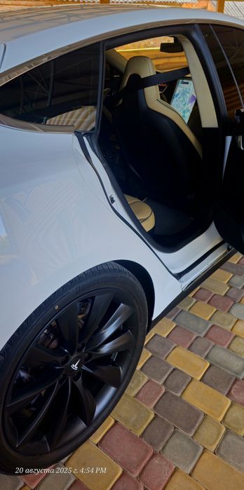 Продам Tesla S p85+