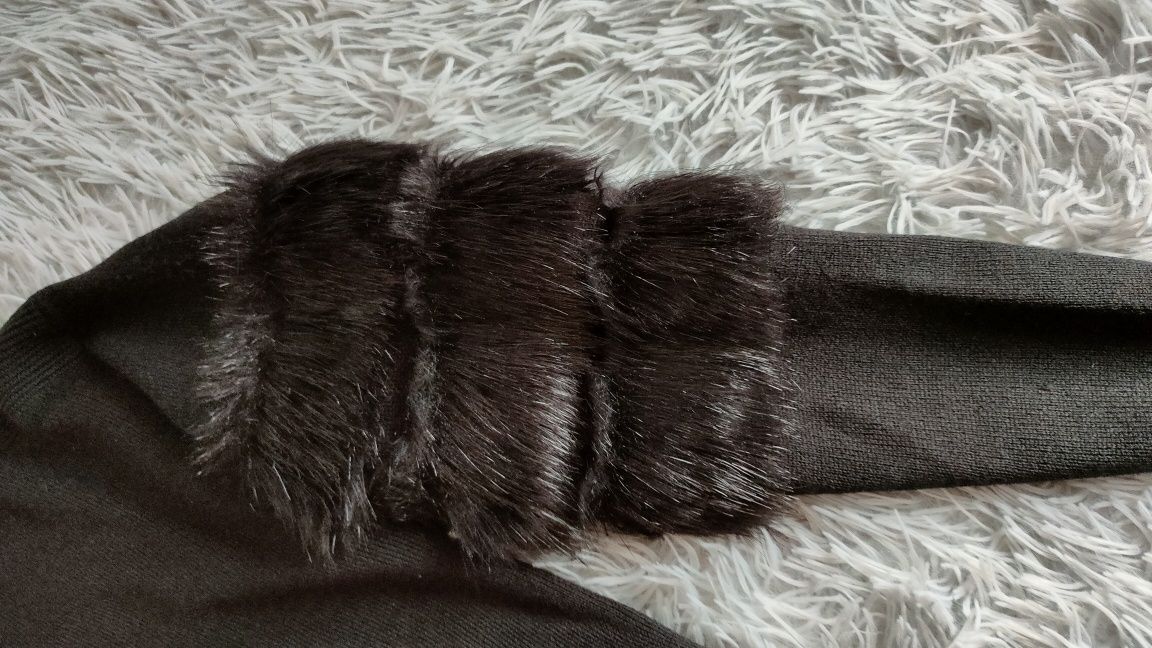 Sweter/kardigan z futerkiem  czarny rozmiar M stan idealny