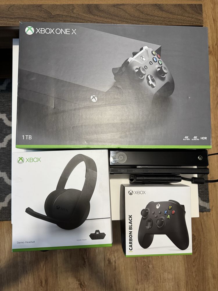 Xbox One X duzy zestaw kinect, słuchawki, 8 gier