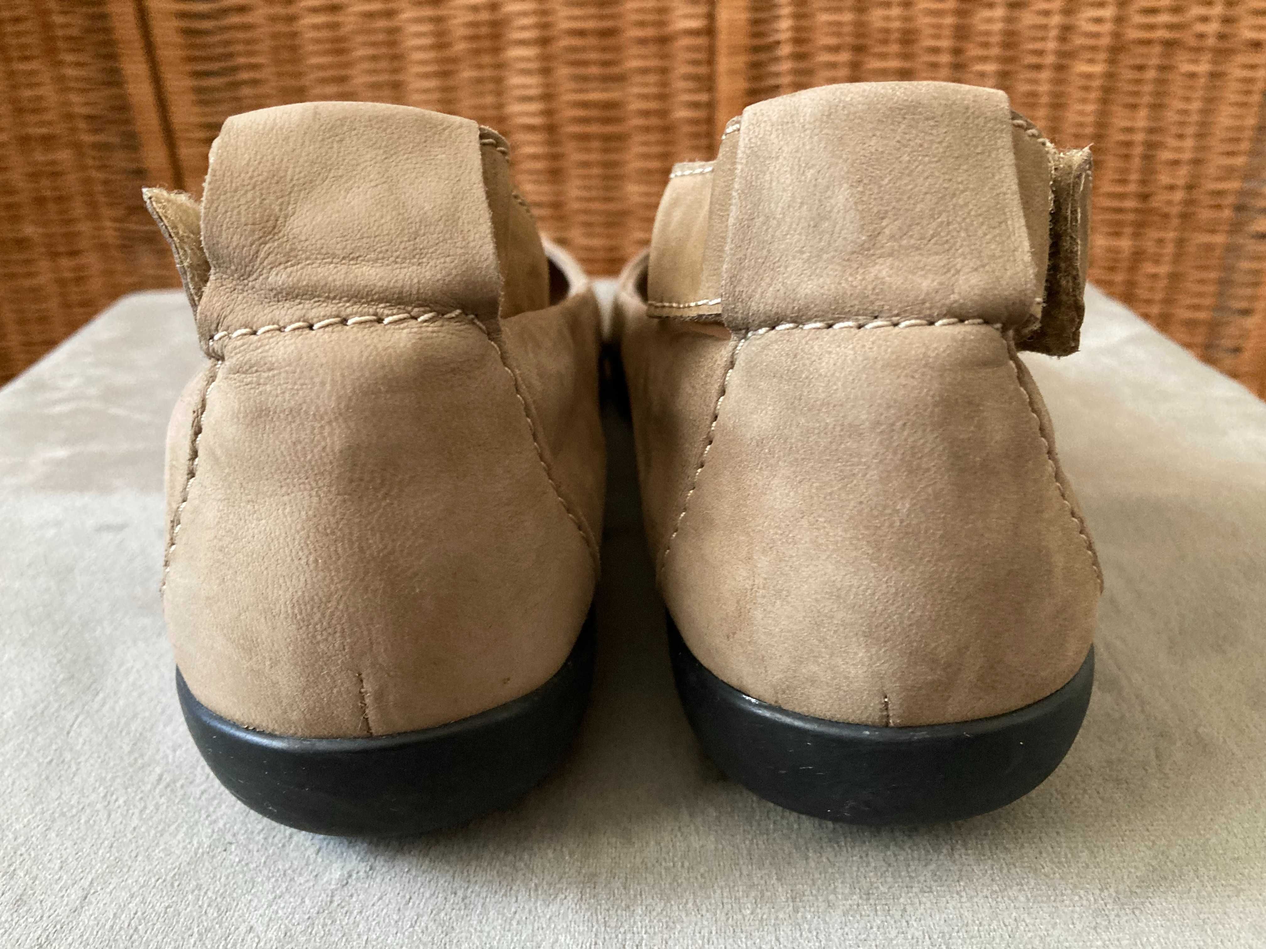 Komfortowe baleriny Clarks Medora Nina - naturalny nubuk – rozm. 40