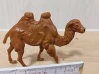 Zabawka plastikowa wielbłąd PRL