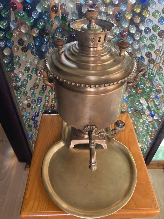 Продаётся антикварный самовар и поднос к нему