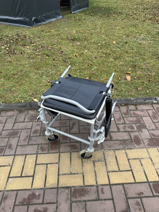 Німеччина! Крісло-каталка з санітарним обладнанням крісло туалет
