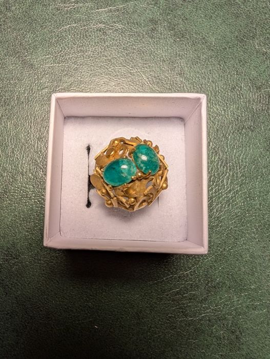 Anel em ouro e esmeraldas de familia
