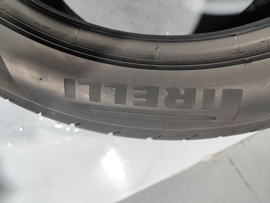 2 pneus semi novos 275-40R19 Pirelli - Oferta da entrega
