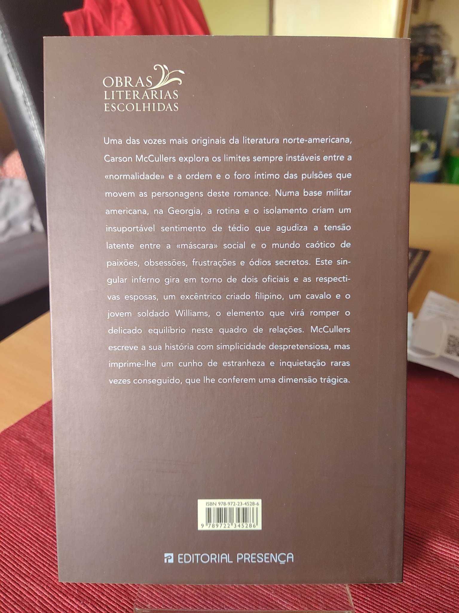 Livro “Reflexos num olho dourado”