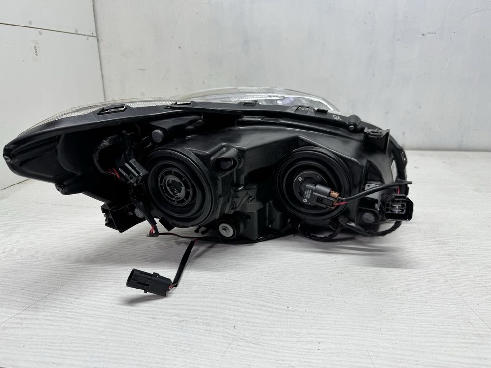 Фара левая и правая оригинал на Subaru WRX 2015-2021