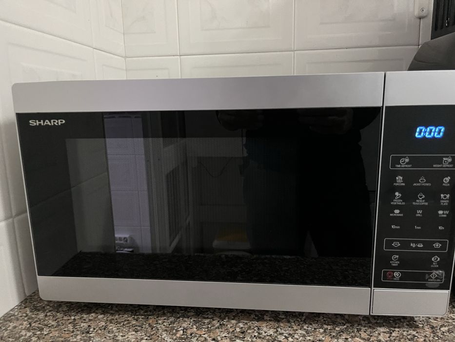 Micro-ondas Sharp YC-MG5 — Inox — Grill