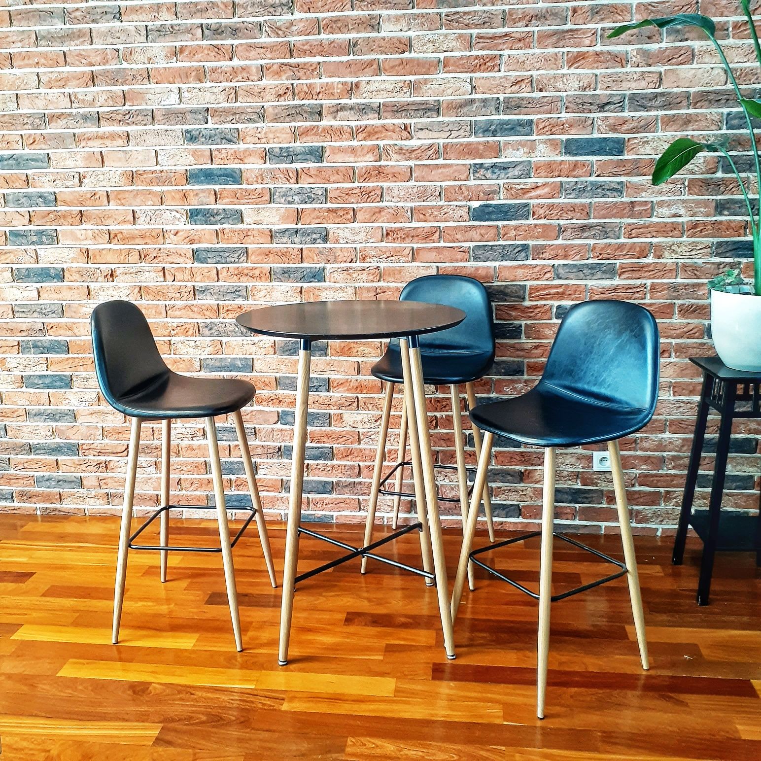 Zestaw: stół barowy i trzy krzesła JYSK