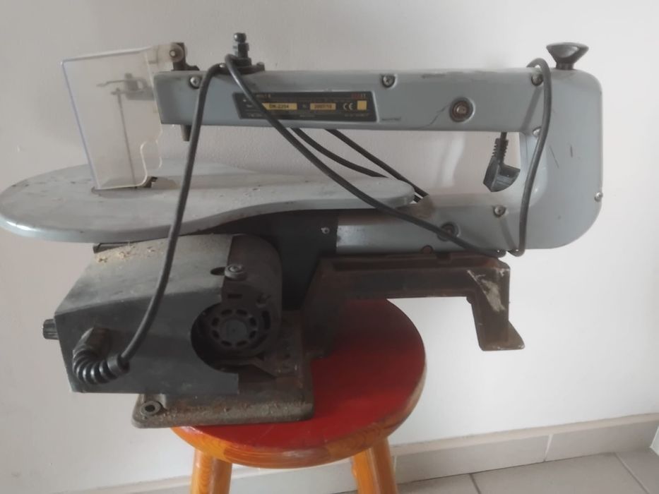 Wyrzynarka stołowa DKS 405/1E