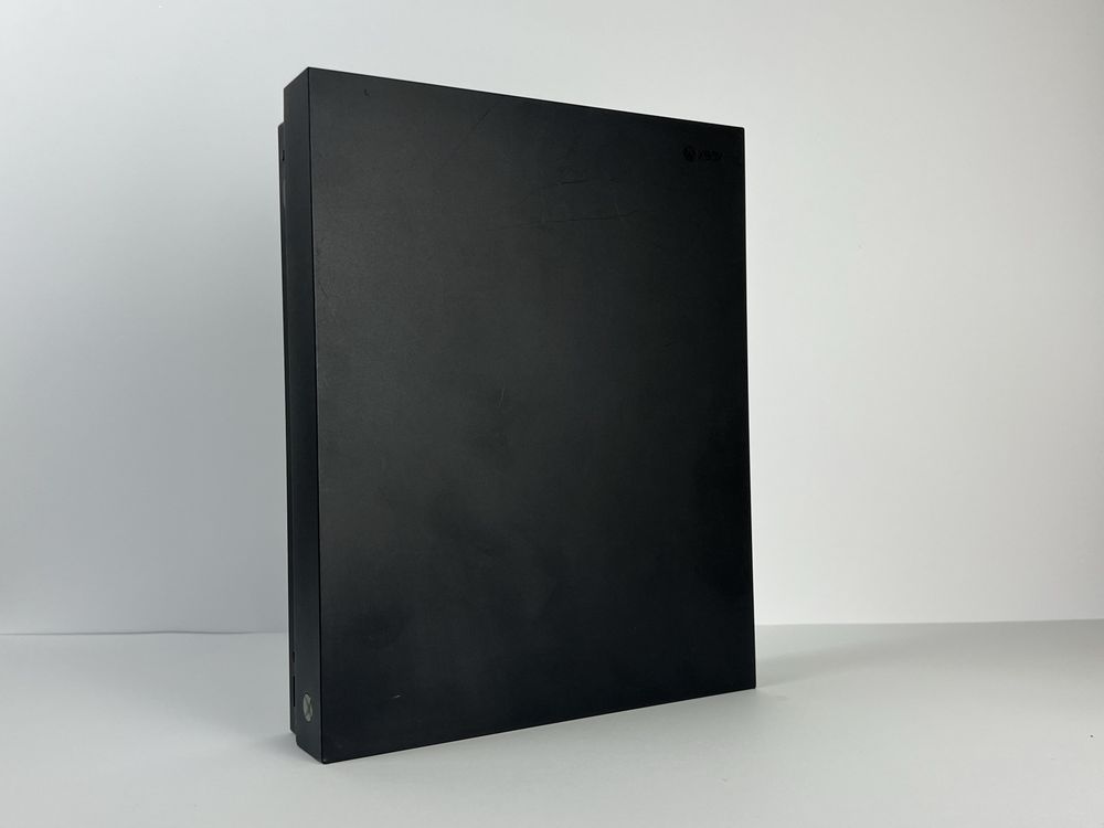 Магазин. XBOX One X 1TB два джойстики