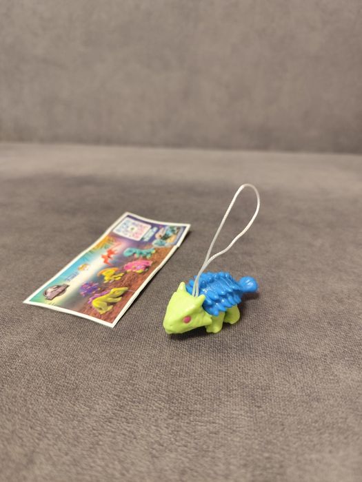 Кіндер динозавр діно брелок мобільна гра