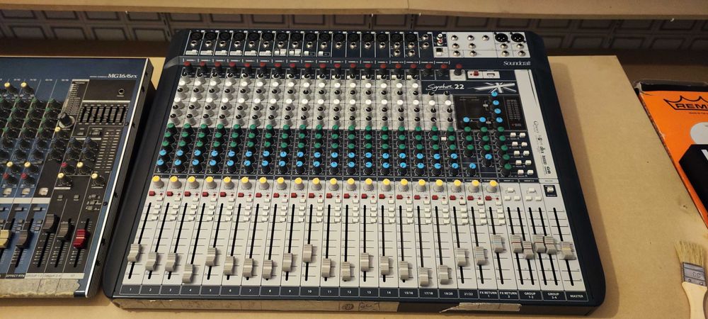 Soundcraft Signature 22 MTK Mesa de mistura