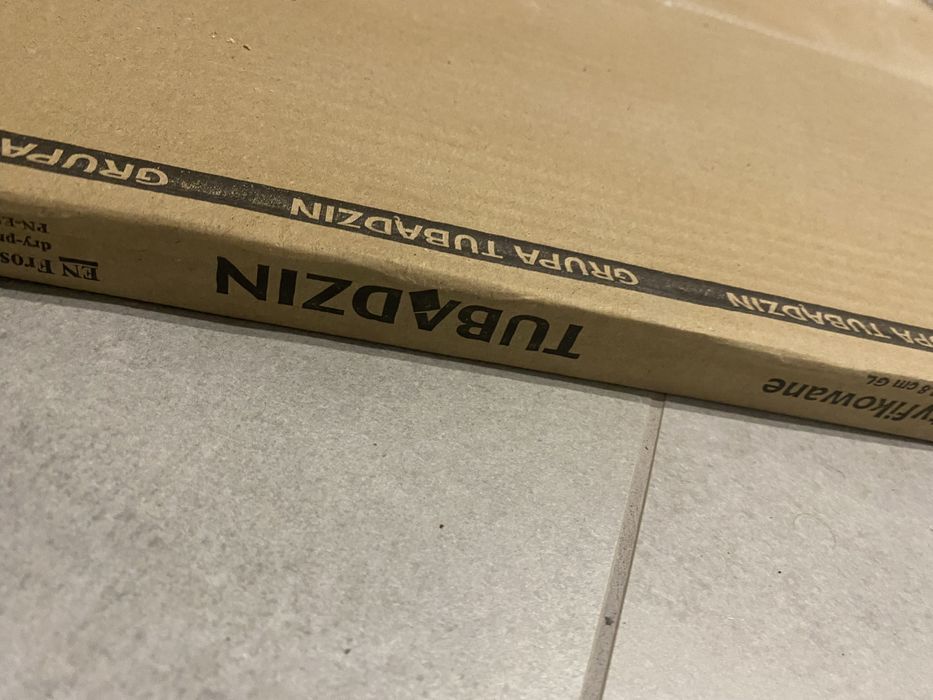 Plytki 4,5 opakowania pozostalosci po lazience