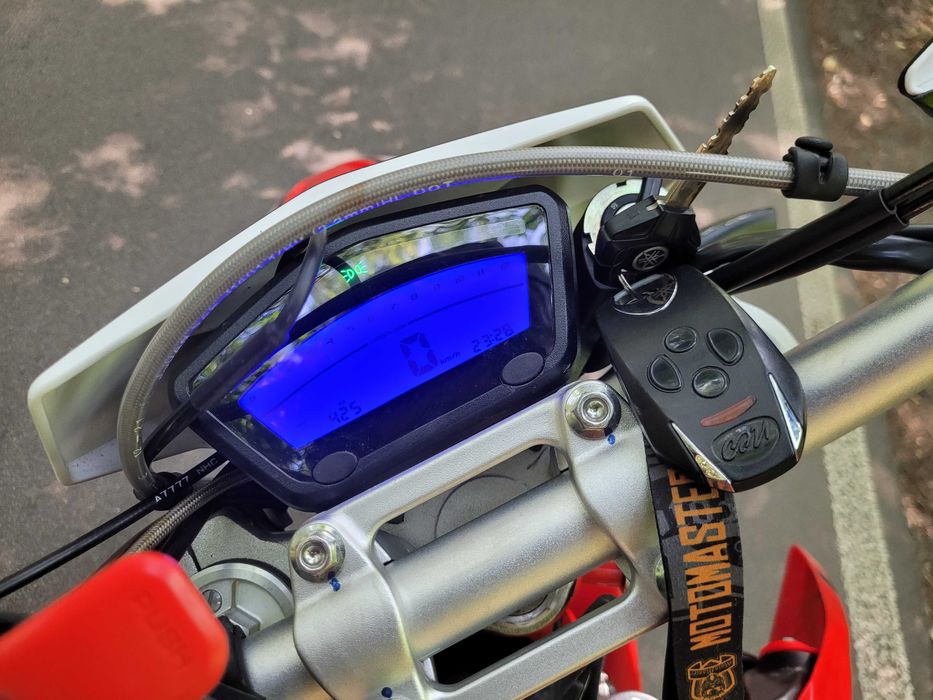 SWM RS300R jak nowy (400km z tego roku) + super akcesoria