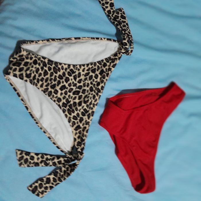 Várias partes de biquínis