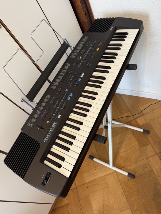 Синтезатор Roland e 38. Піаніно.Синтезатор