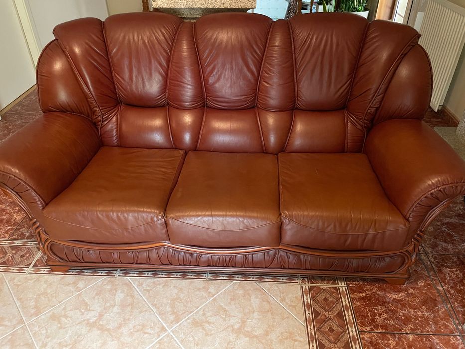 Conjunto sofás em pele