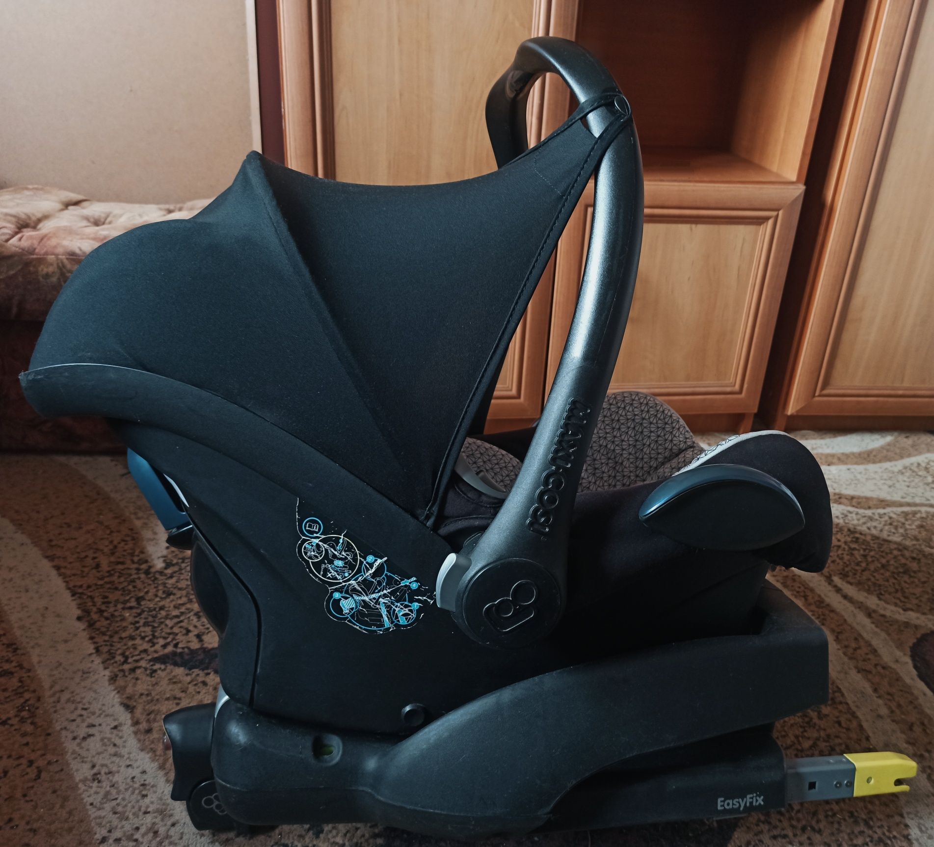 Fotelik MAXI COSI + baza isofix + adaptery