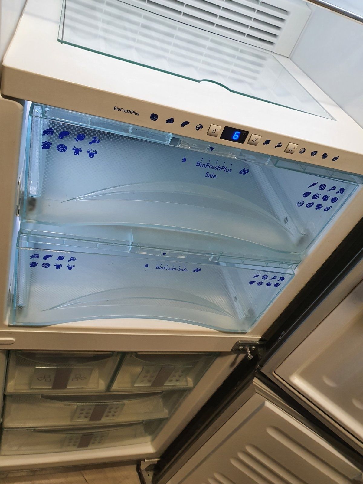 Холодильник liebherr bioFresh,  новая модель,  Ледогенератор, 2м