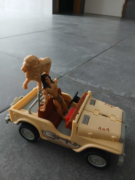 Brinquedo carro tarzan