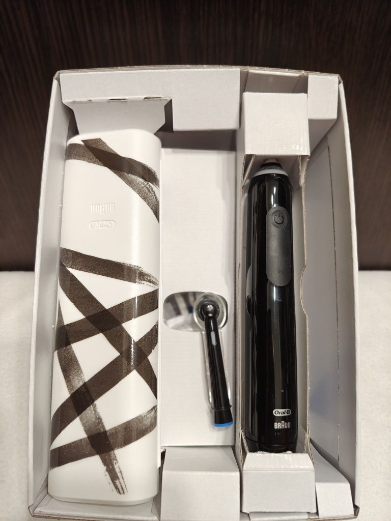 ORAL-B PRO 3 3500 Szczoteczka elektryczna czarna