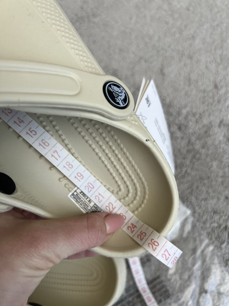 Крокси Crocs 37 р M5 W7 бежеві шльопанці сабо 23,5 см