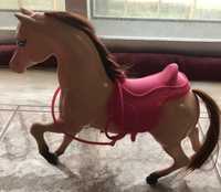 Cavalo e boneca Barbie