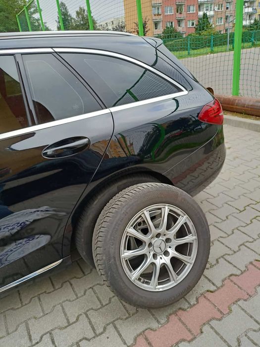 Sprzedam opony zimowe na felgach od Mercedesa  4 sztuki.