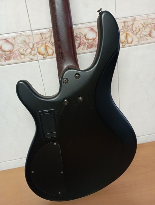 Vendo baixo Cort C4H , mais amplificador de baixo , tudo impecável