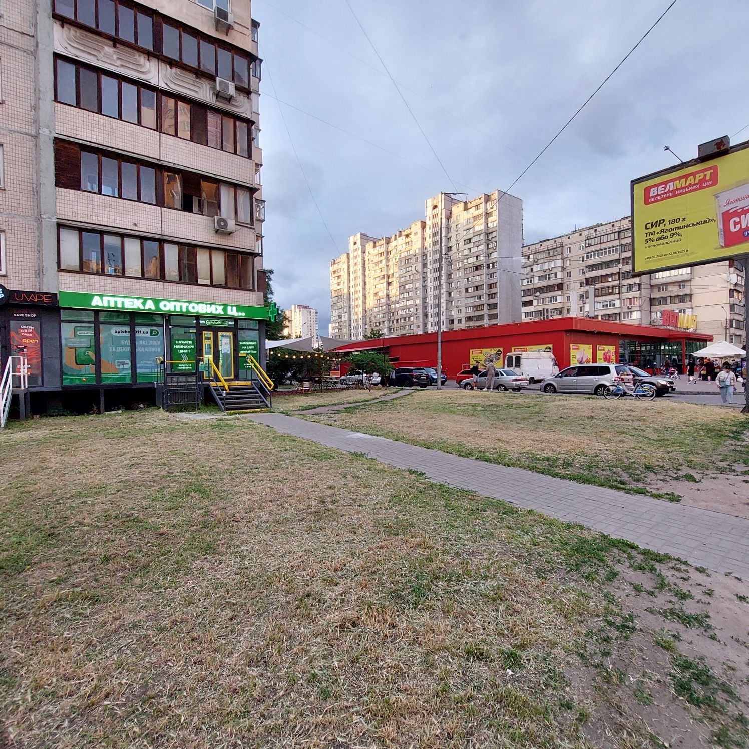 Продам  фасадное комерческое помещения 24 м². Ул.Вишняковская 12.