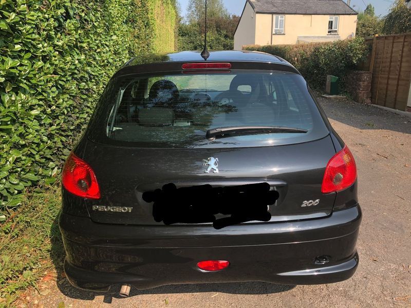 Peugeot 206.     .