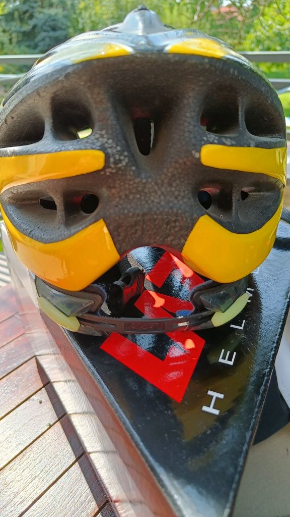 Kask rowerowy Lazer L-XL pokrowiec i dodatkowy daszek