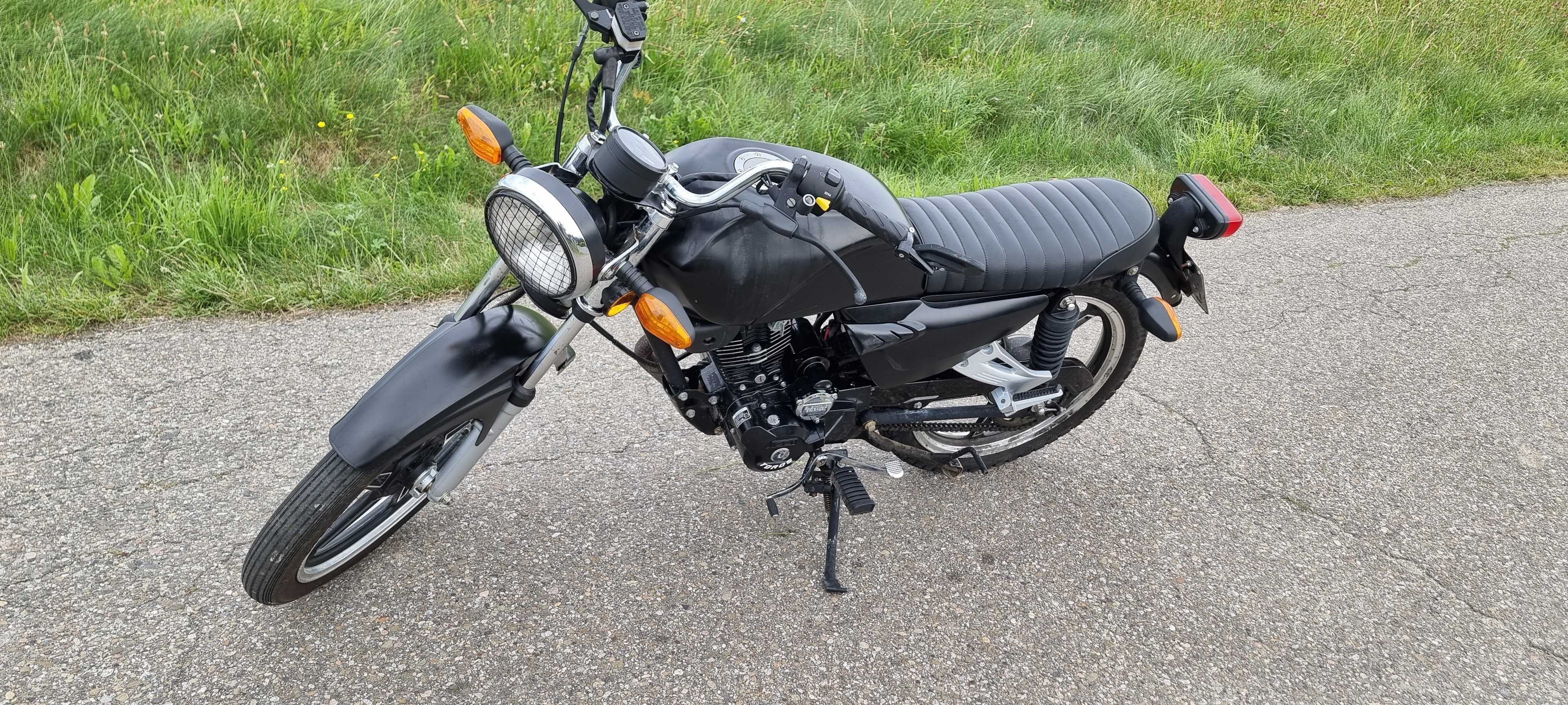 Czarny Motor ZIPP 125ccm - pilnie sprzedam.