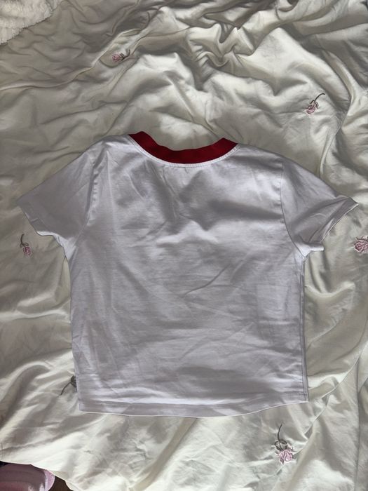 Biały top z dekoltem w serek